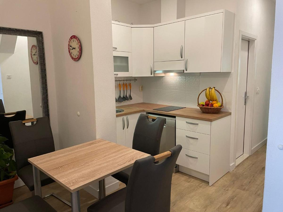 Apartments Anica & Gabriela Makarska Exterior photo