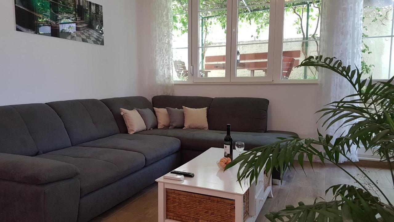 Apartments Anica & Gabriela Makarska Exterior photo